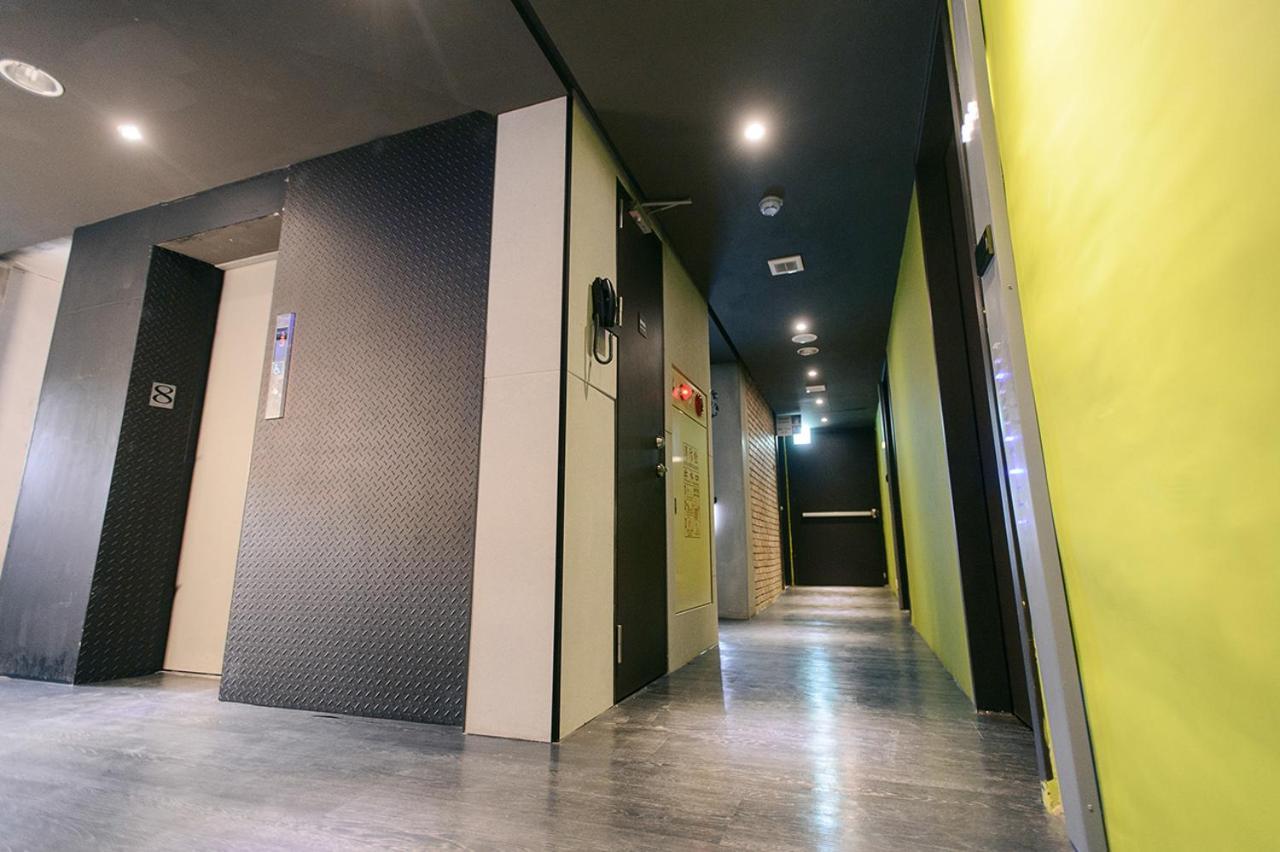 Kiwi Express Hotel-Taichung Station II Dış mekan fotoğraf
