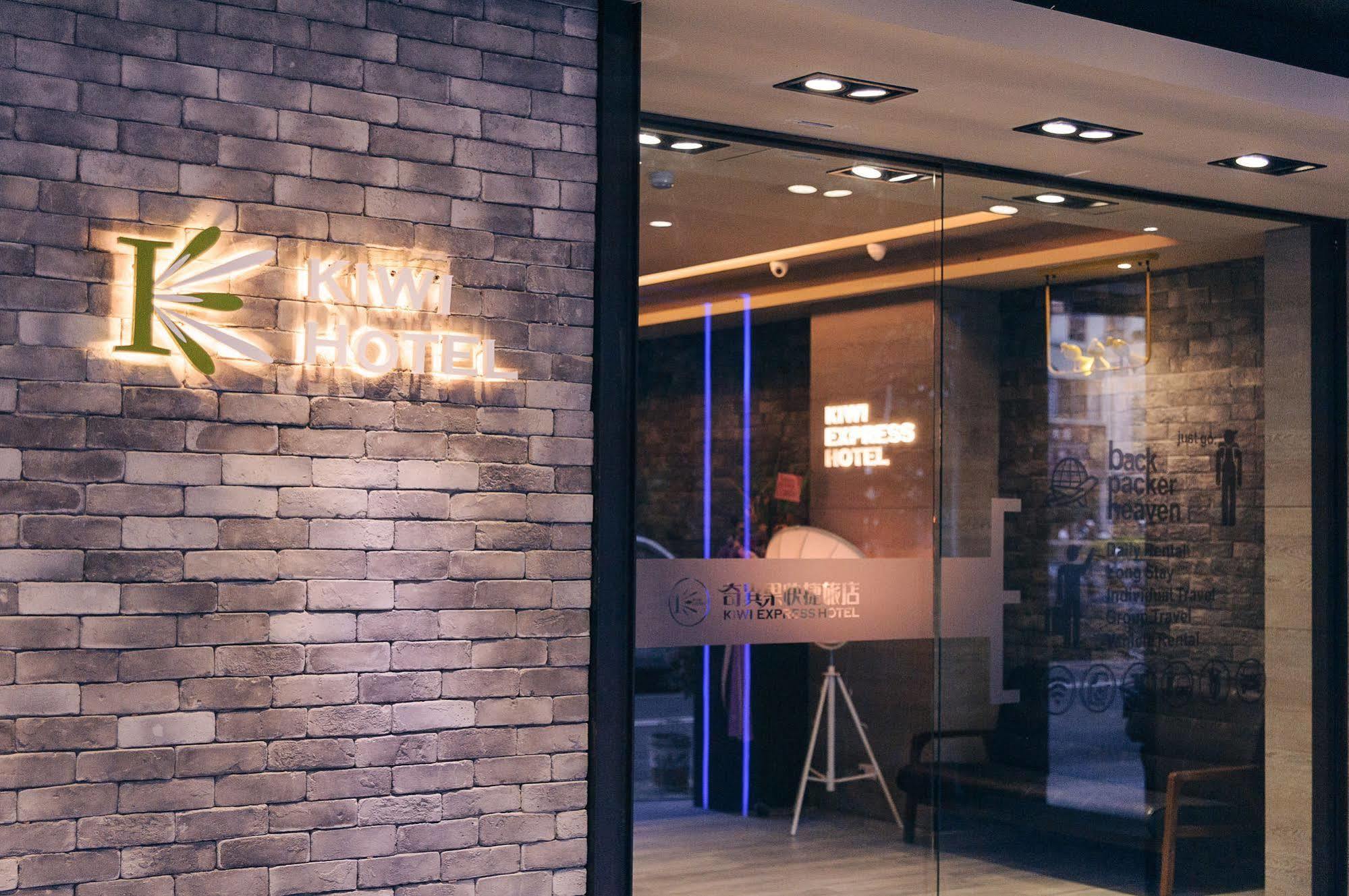 Kiwi Express Hotel-Taichung Station II Dış mekan fotoğraf