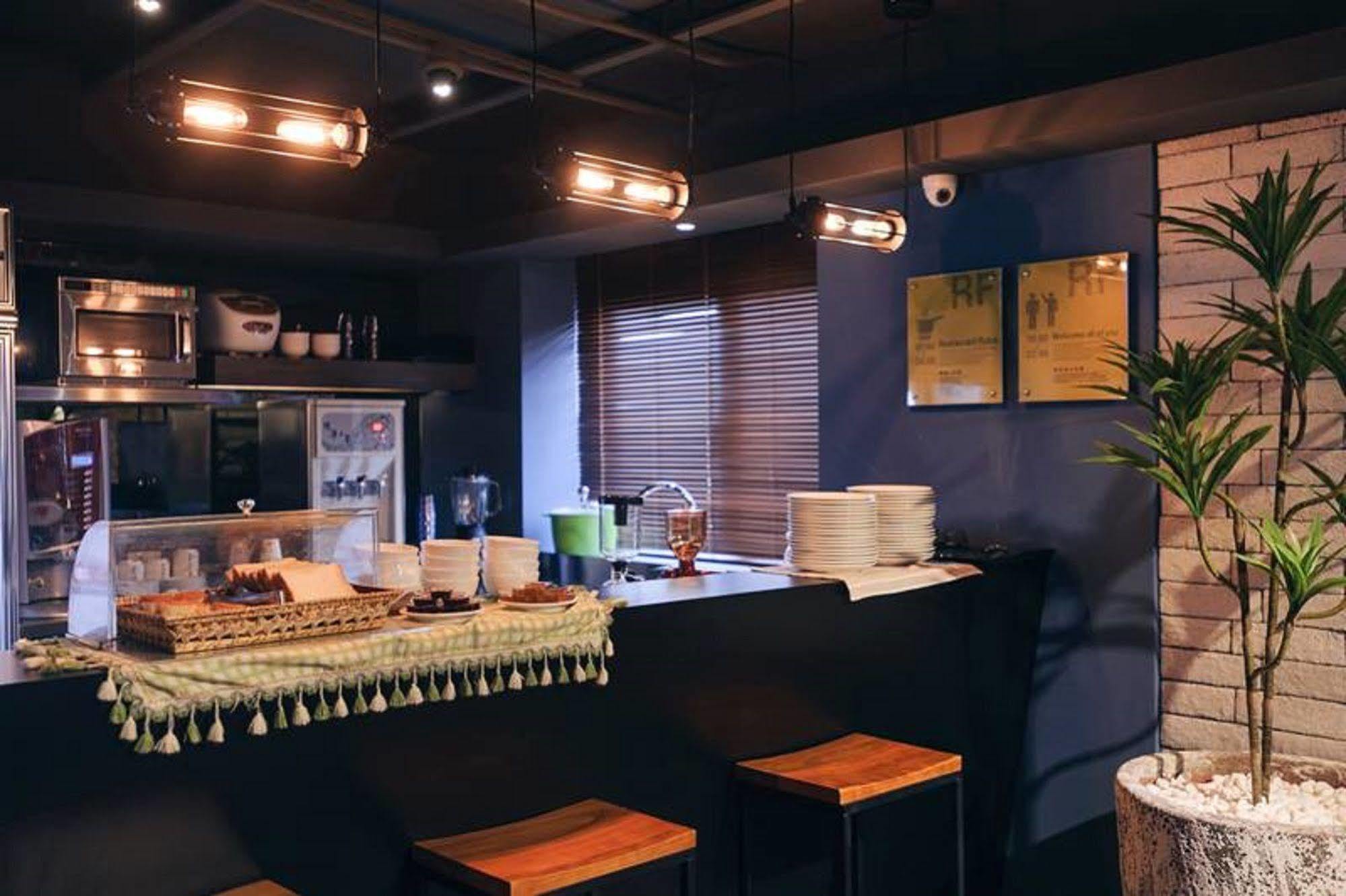 Kiwi Express Hotel-Taichung Station II Dış mekan fotoğraf