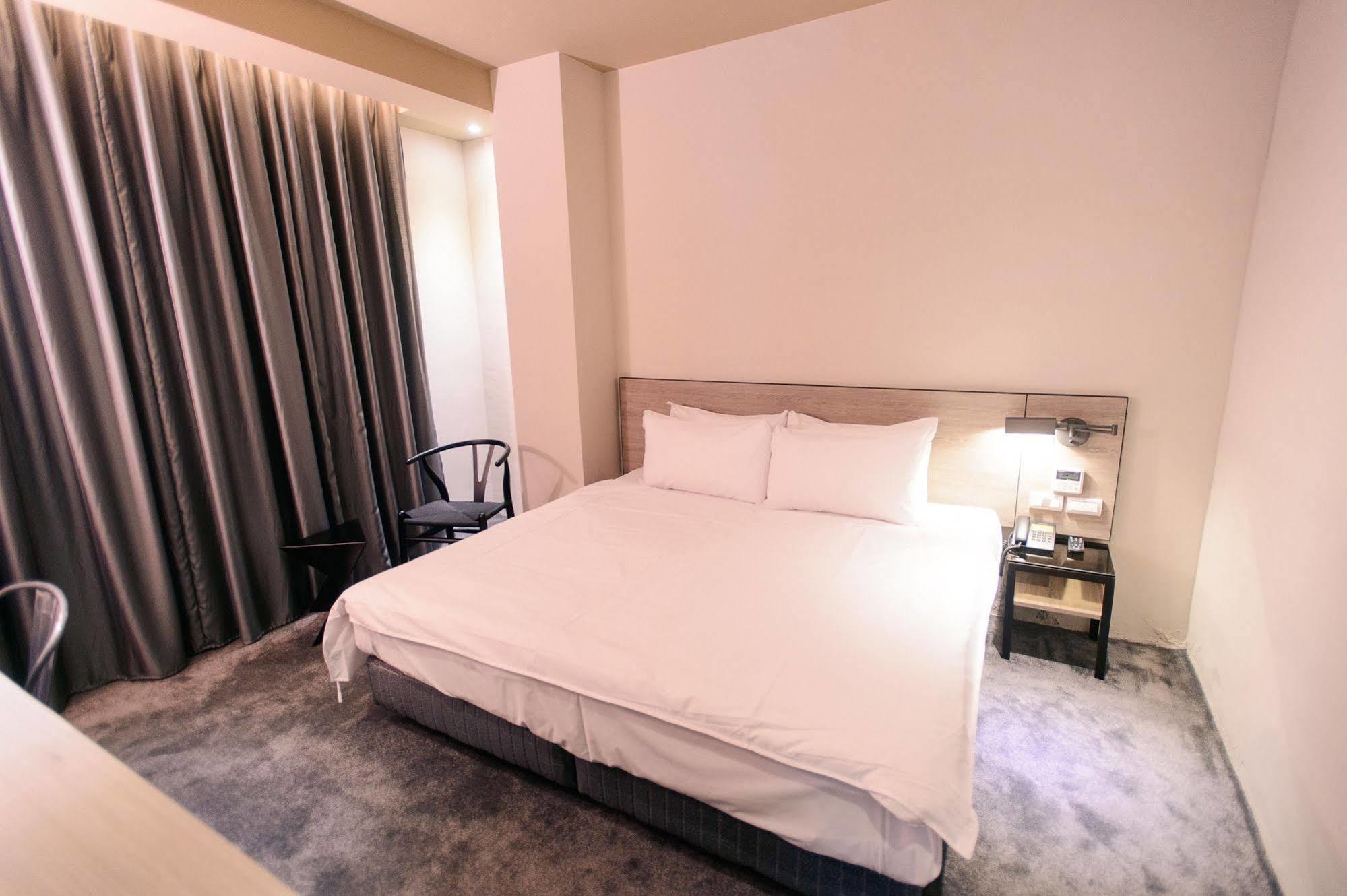 Kiwi Express Hotel-Taichung Station II Dış mekan fotoğraf