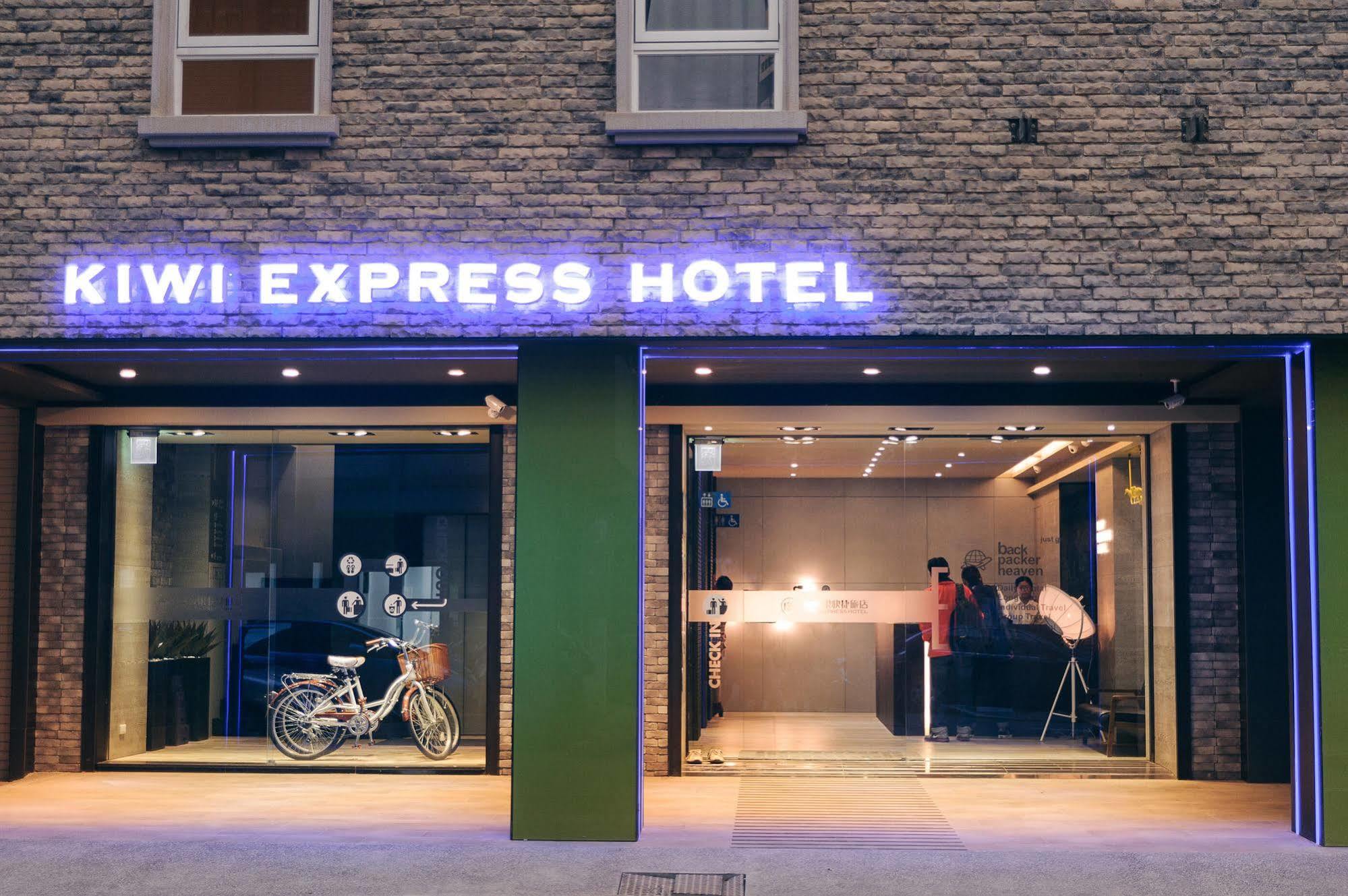 Kiwi Express Hotel-Taichung Station II Dış mekan fotoğraf