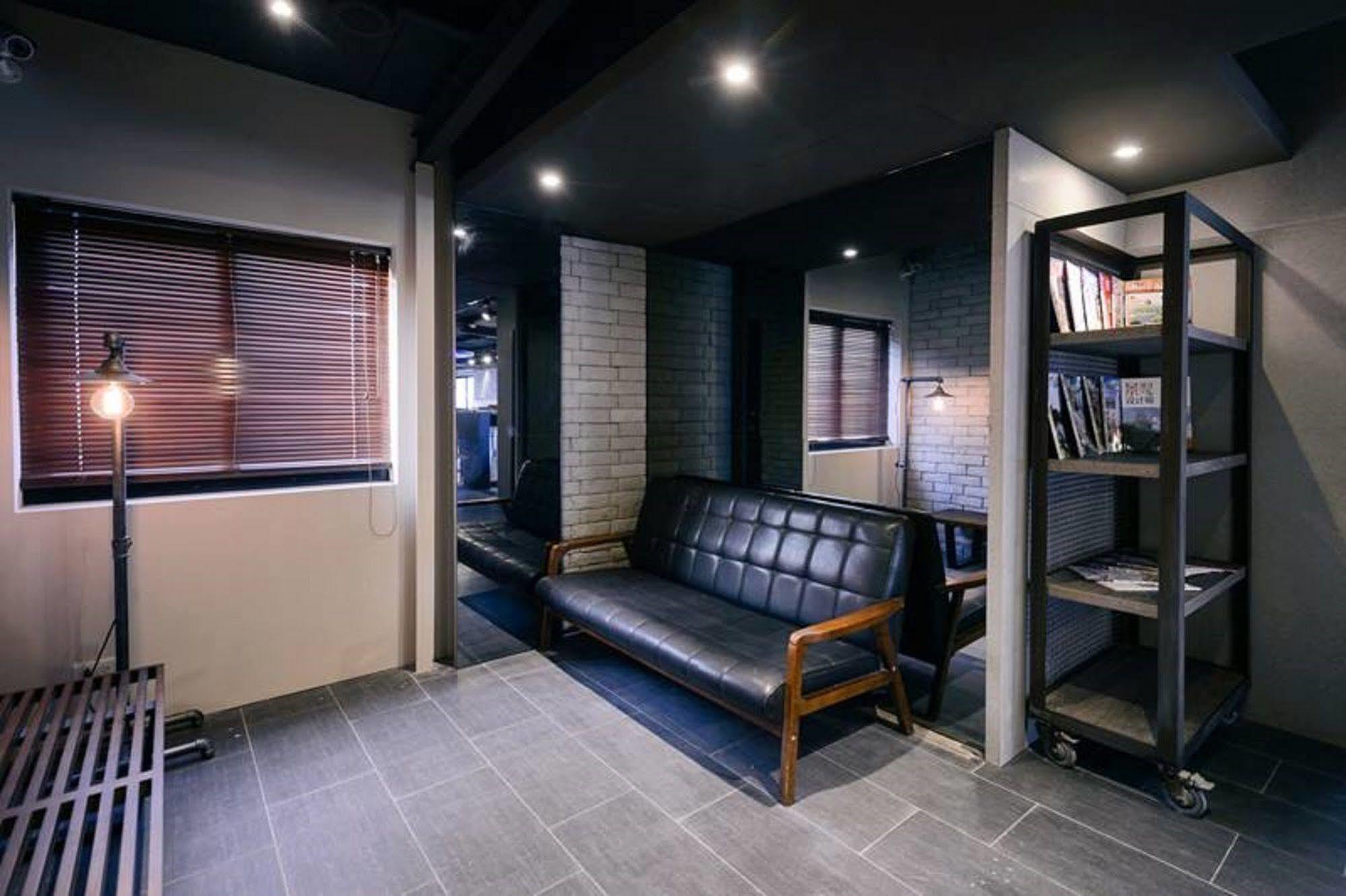 Kiwi Express Hotel-Taichung Station II Dış mekan fotoğraf